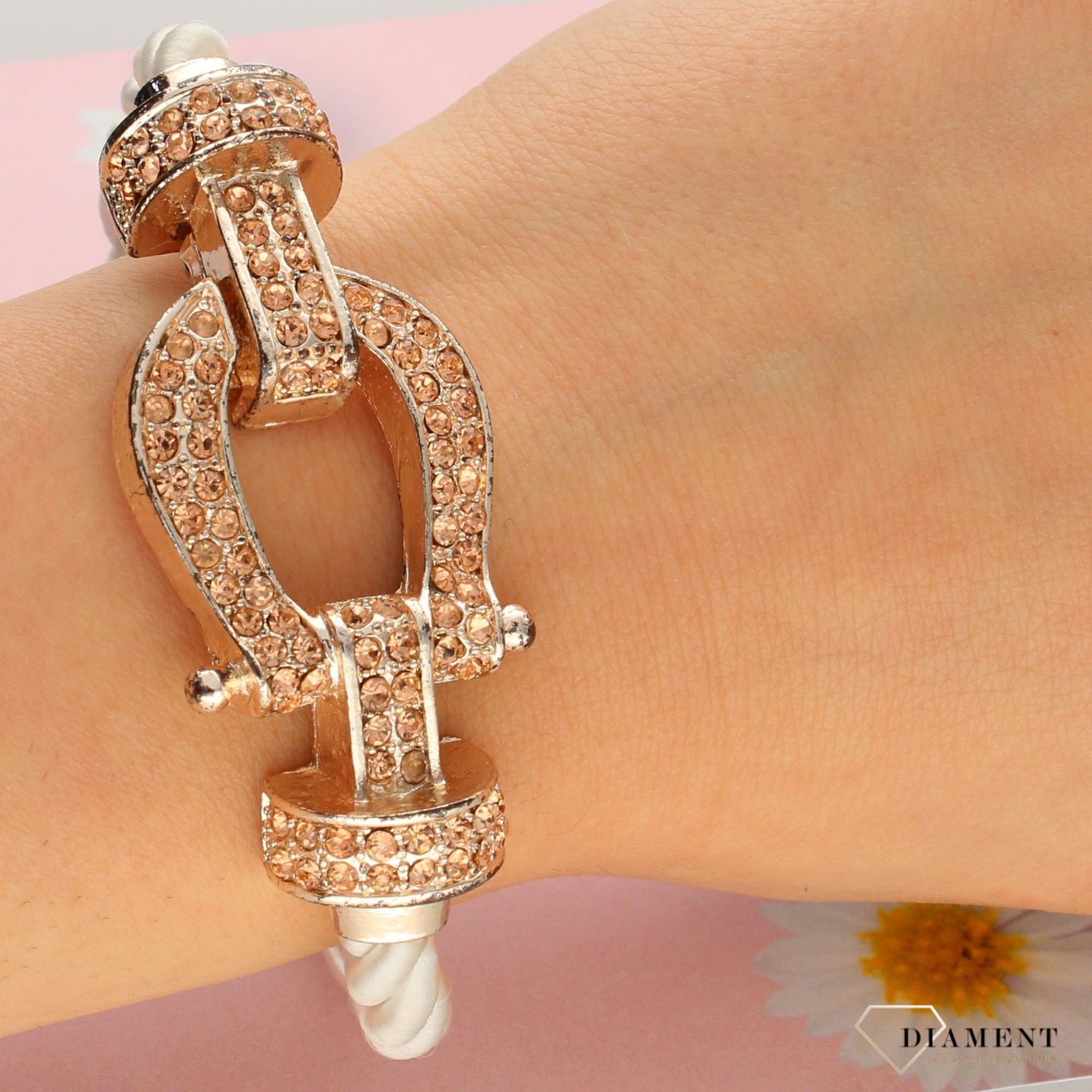 Bransoletka damska biały sznurek z klamra w różowym złocie DIA-BRA-0206-MET (1).jpg