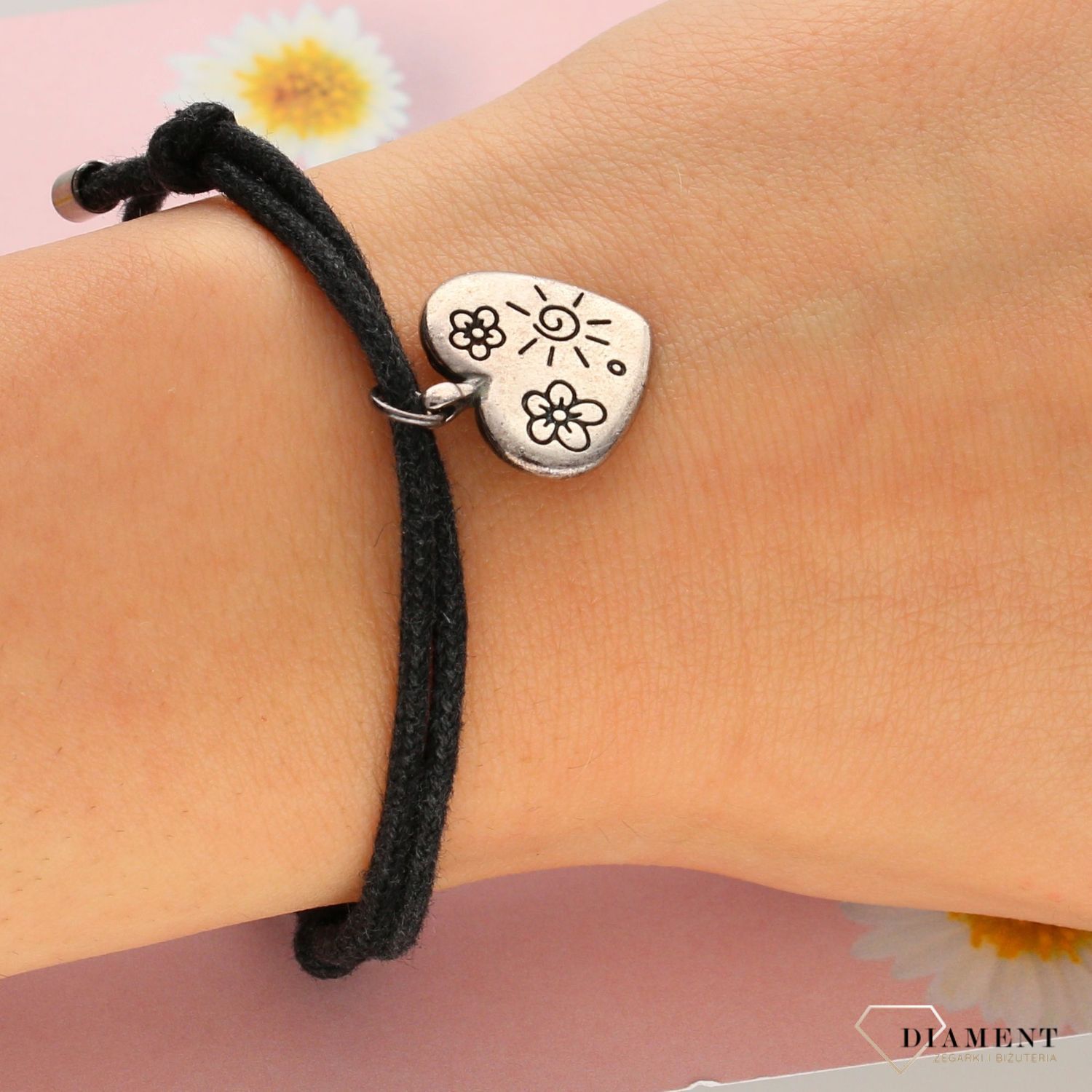 Bransoletka na sznurku czarna z serduszkiem DIA-BRA-0211-MET (1).jpg