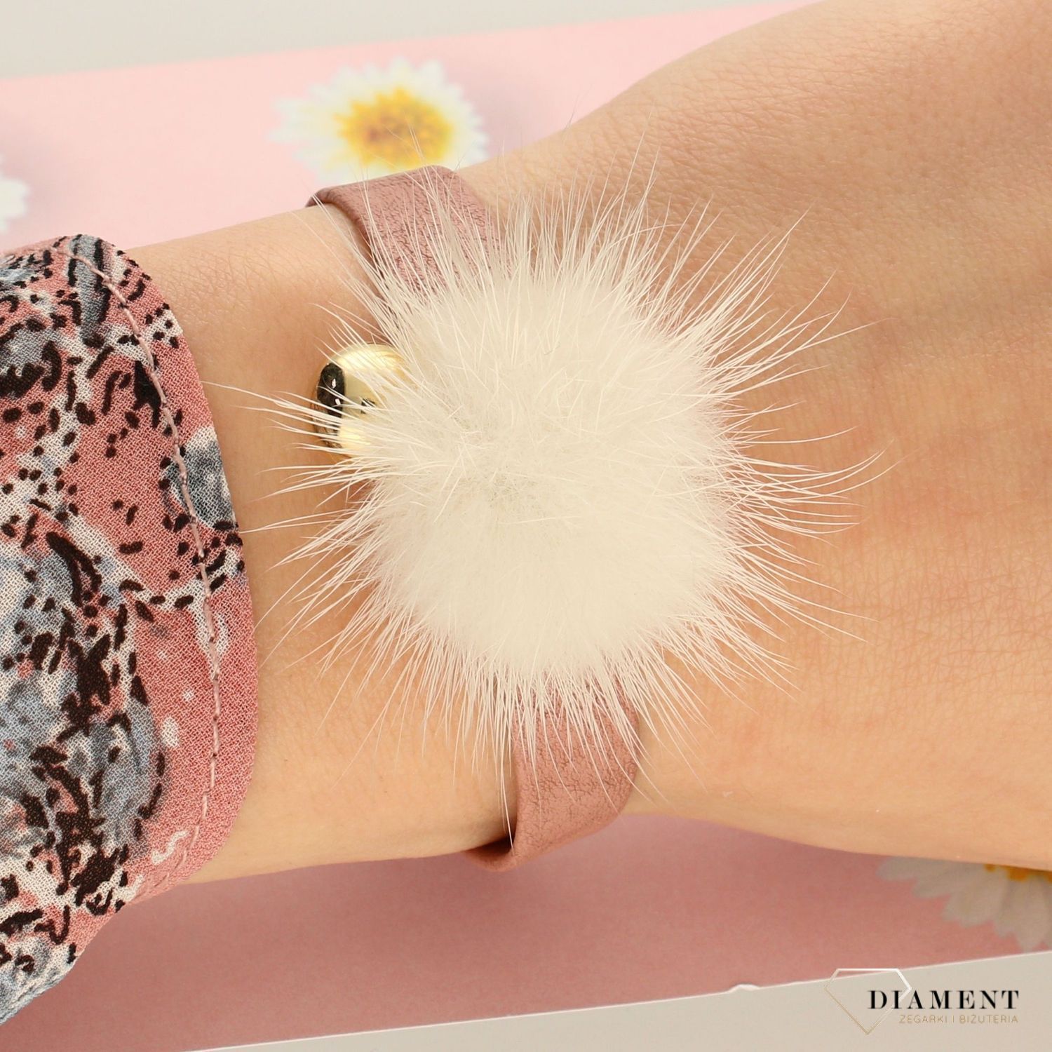 Bransoletka skórzana z pomponikiem ' futerko z kuleczką ' (1).jpg