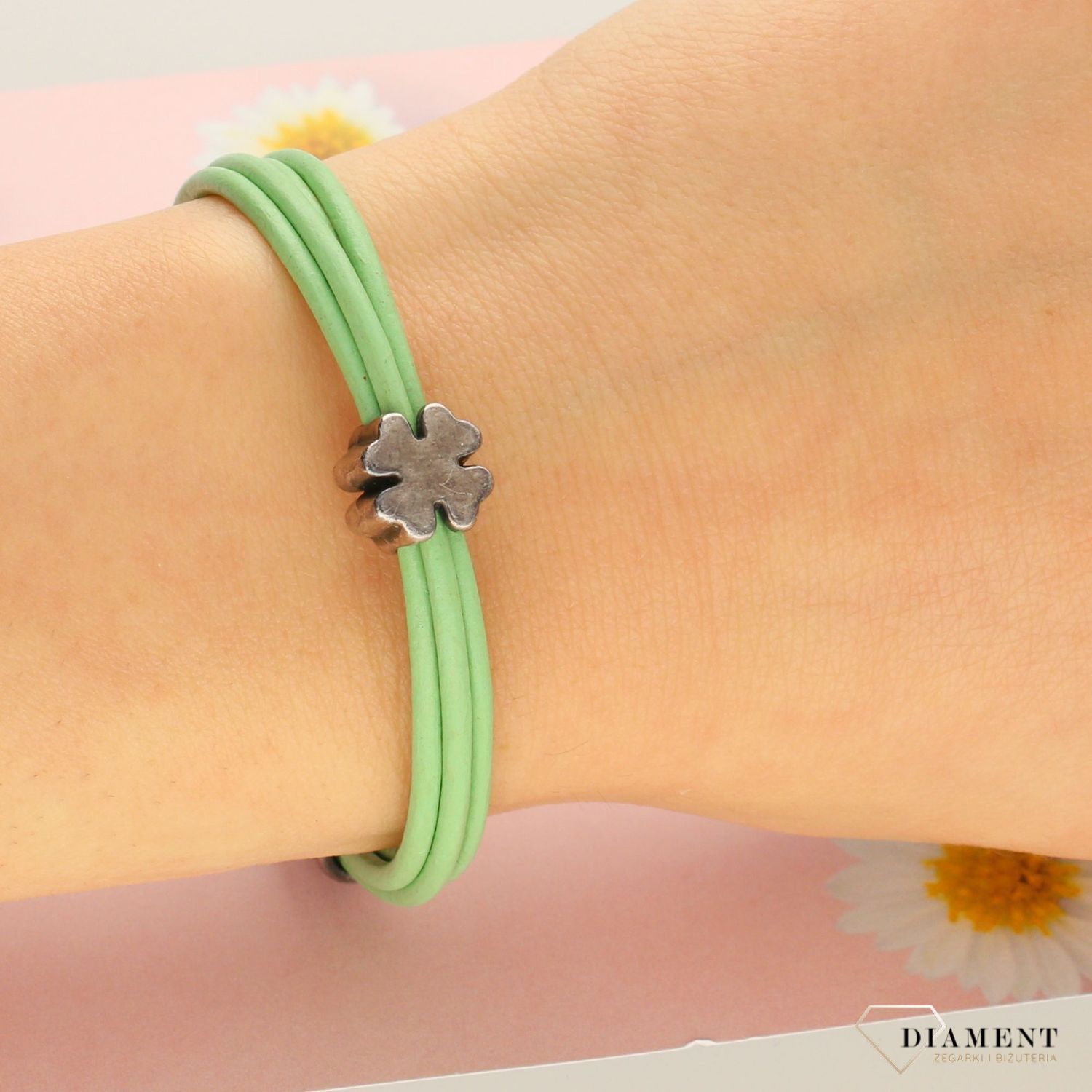 Bransoletka z grawerem zielony rzemyk z koniczynką  (1).jpg