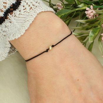 Bransoletka szczęścia złota 585 na czarnym sznurku z kuleczką – regulowana bransoletka damska Au.jpg