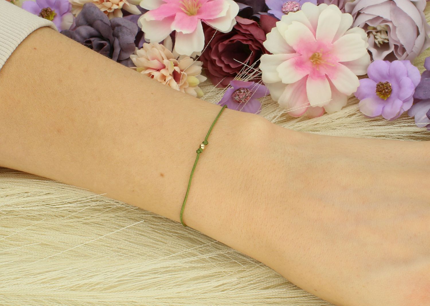 Bransoletka złota kuleczka na sznureczku zielonym pr 585, DIA-BRA-0282GREEN-585 Bransoleta złota z zielonym sznurkiem to bardzo modny, nowoczesny akcent dla kobiet lubiących podkreślać swoją indywidualność1.jpg