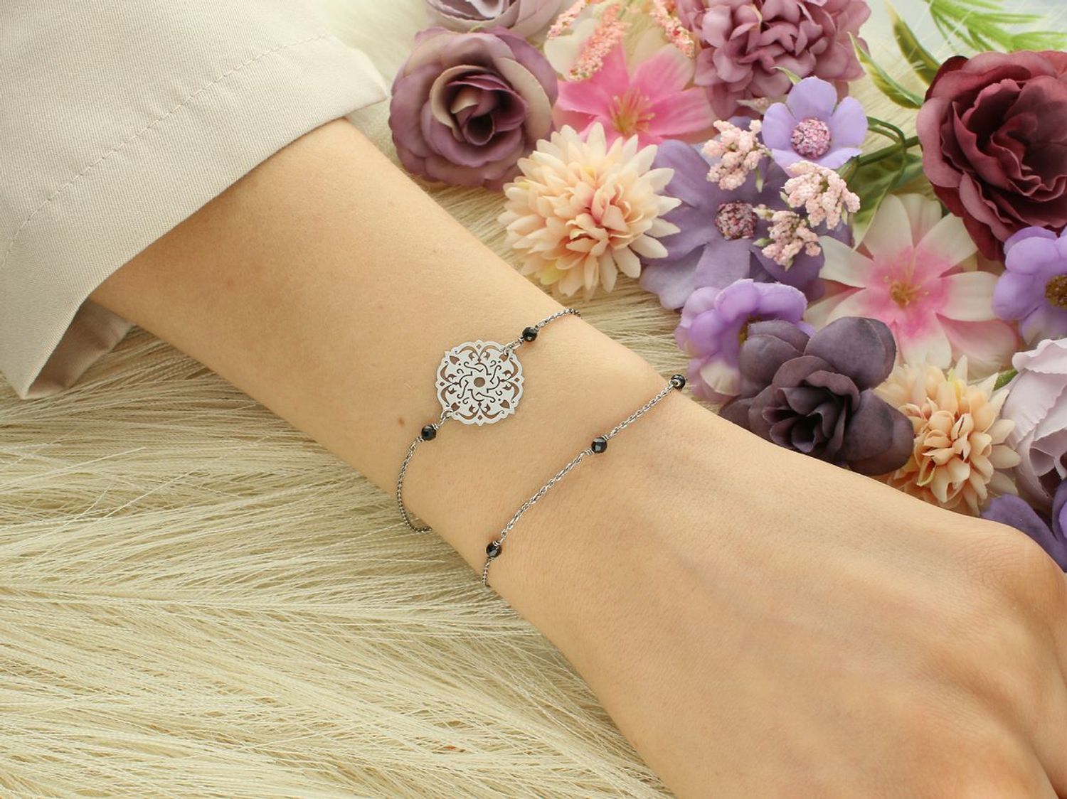 Bransoletka damska srebrna próba 925, podwójna z kółeczkiem ażurowym DIA-BRA-0320-925 Elegancka bransoletka damska wykonana z wysokiej jakości srebra próby 925 1.jpg