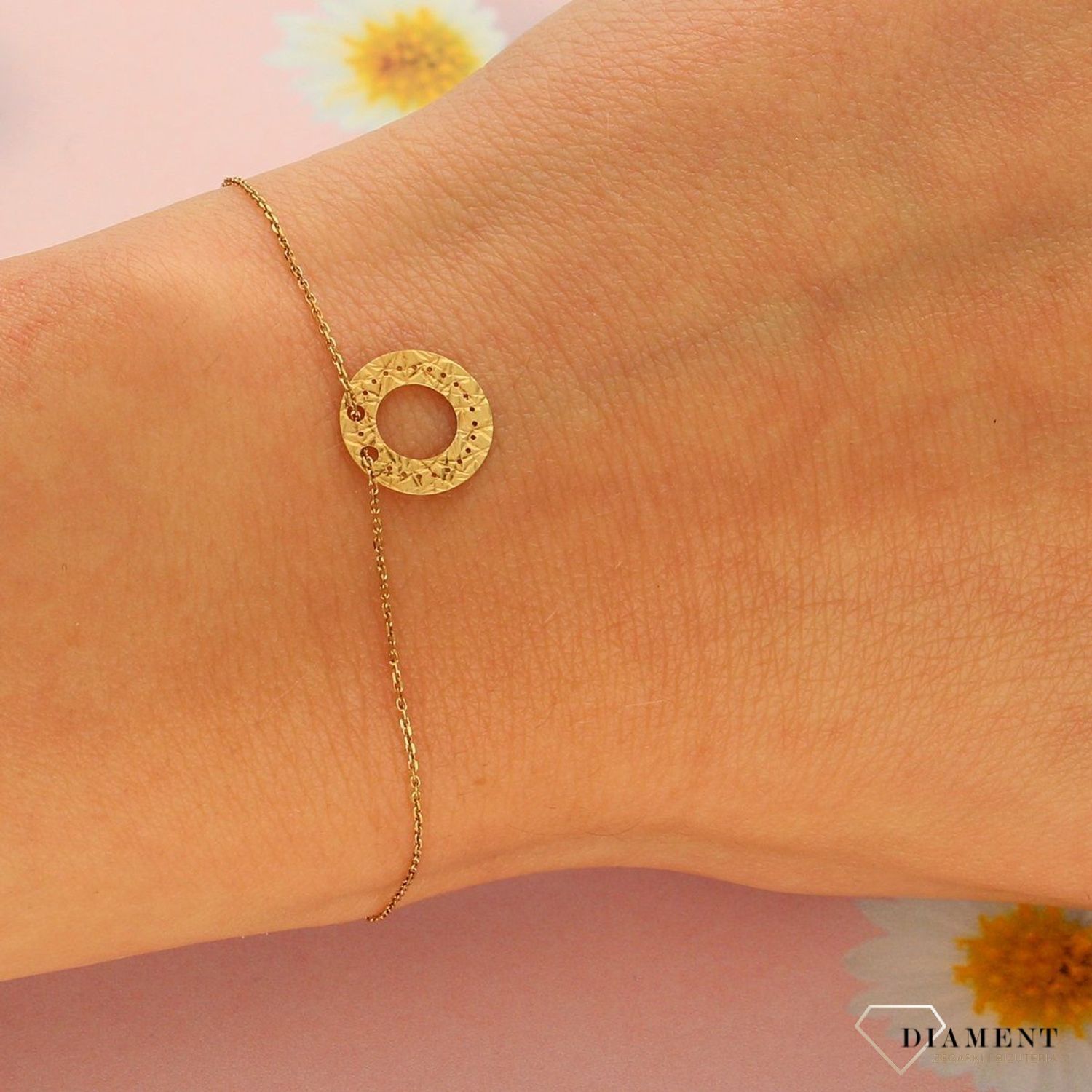 Złota bransoletka celebrytka 585 'grawerowane kółko z dziurką' (1).jpg