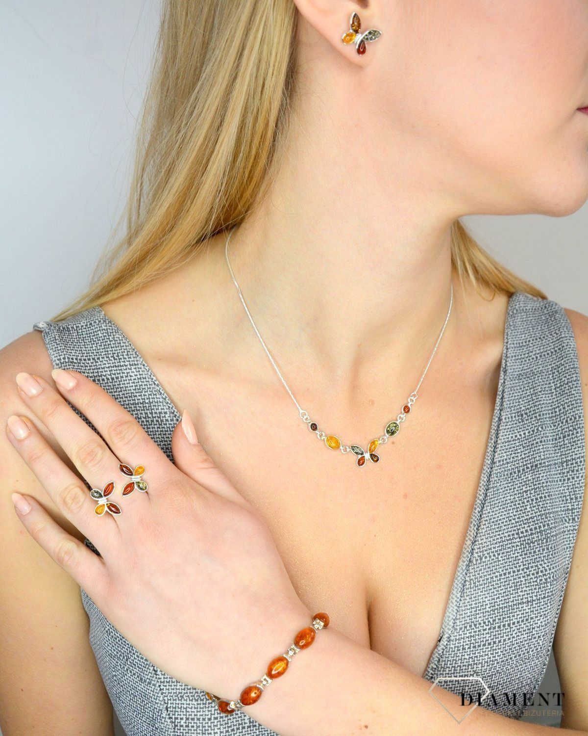 Bransoletka srebrna z bursztynami DIA-BRA-0582-925 Elegancka bransoletka. Perfekcyjnie wykonana bransoletka z dziesięcioma bursztynowymi. Idealna na prezent dla wyjątkowej Pani..JPG