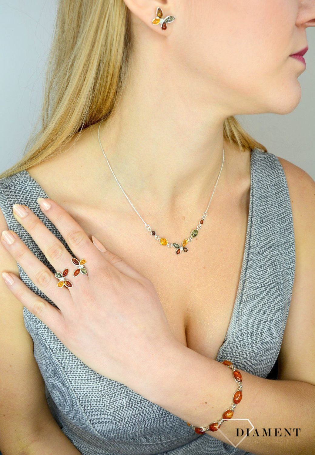 Bransoletka srebrna z bursztynami DIA-BRA-0582-925 Elegancka bransoletka. Perfekcyjnie wykonana bransoletka z dziesięcioma bursztynowymi. Idealna na prezent dla wyjątkowej Pani..JPG