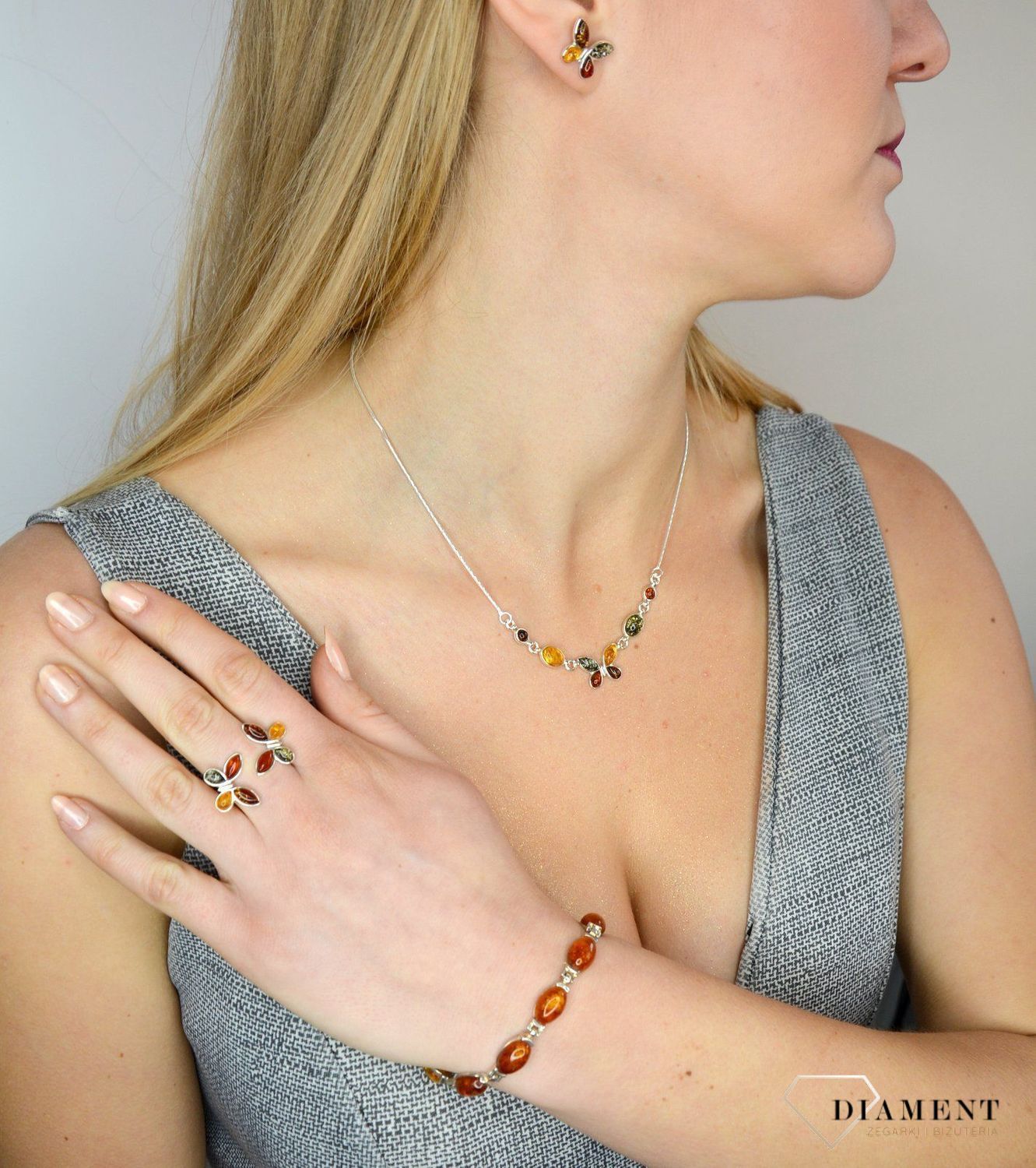 Bransoletka srebrna z bursztynami DIA-BRA-0582-925 Elegancka bransoletka. Perfekcyjnie wykonana bransoletka z dziesięcioma bursztynowymi. Idealna na prezent dla wyjątkowej Pani..JPG