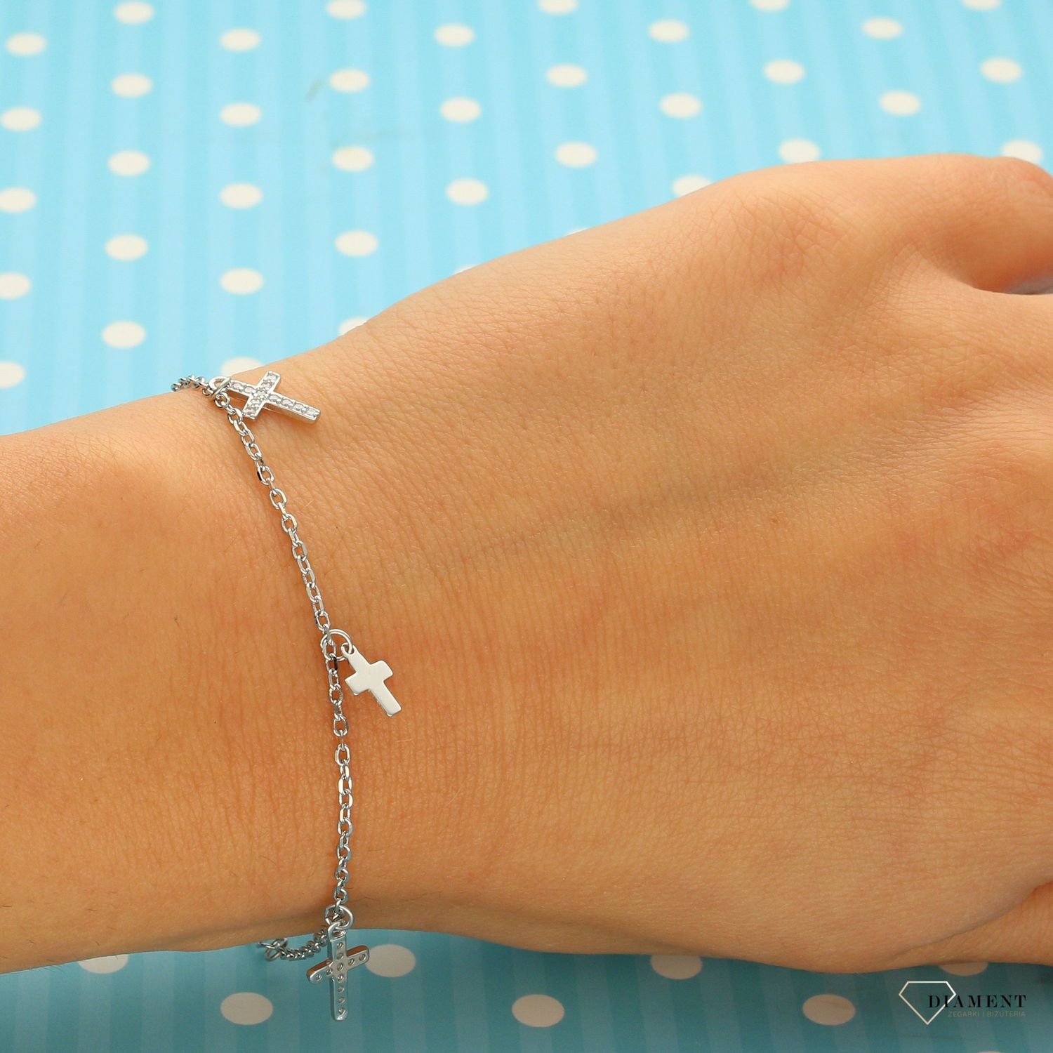 Srebrna bransoletka celebrytka krzyżyki (1).jpg