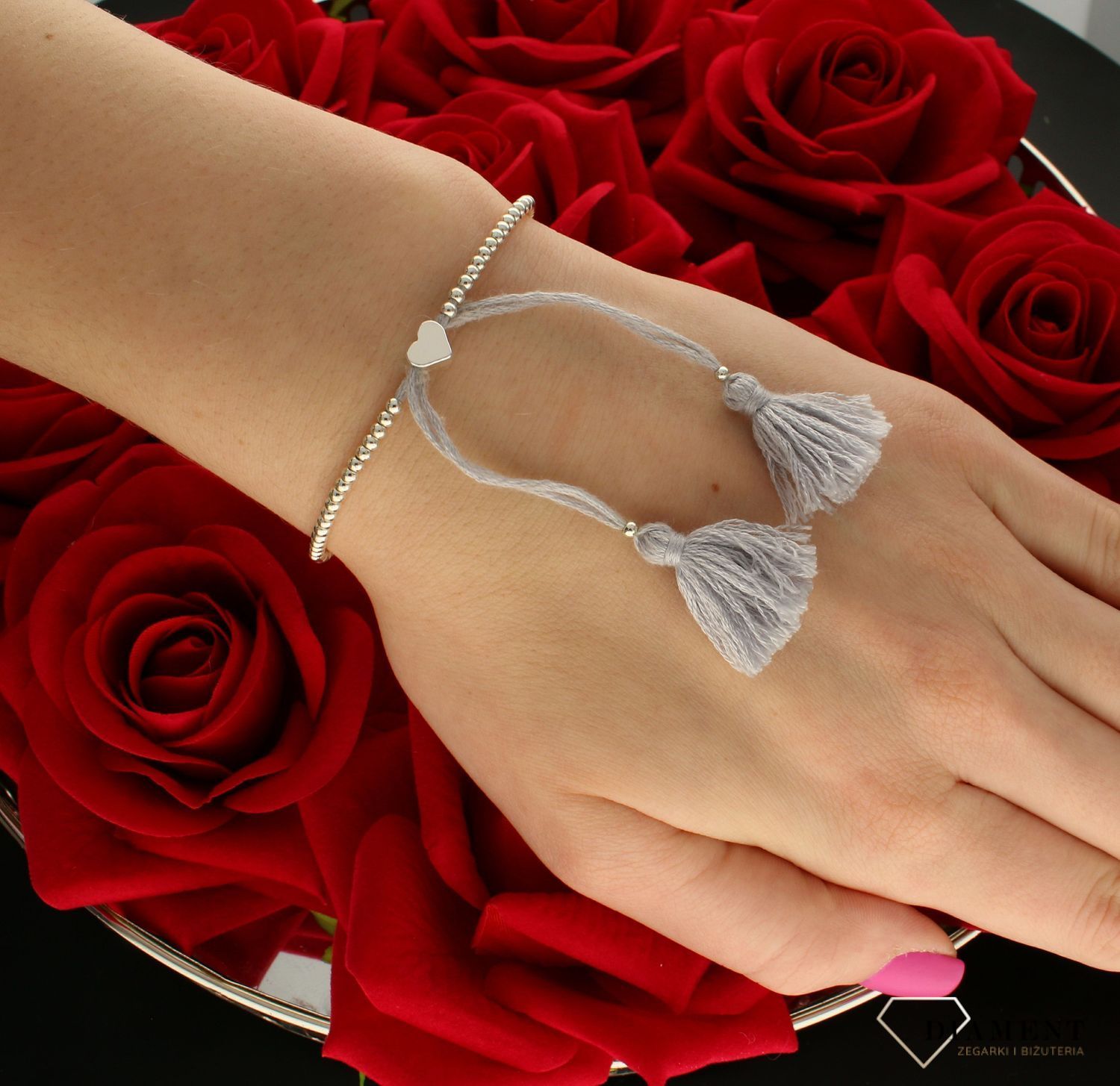 Bransoletka na ozdobnym sznurku z kuleczkami i serduszkiem BRASICI000501700.jpg