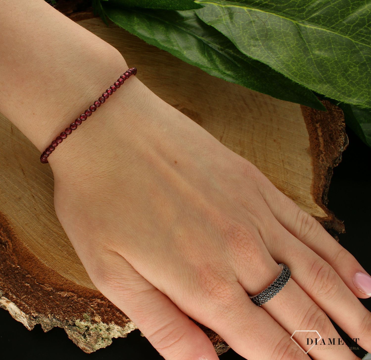 Srebrna bransoletka damska 925 z granatem DIA-BRA-10076-925. Srebrna bransoletka damska idealna na prezent. Bransoletka damska z kamieniami naturalnymi. Srebrna bransoletka z granatem (3).jpg