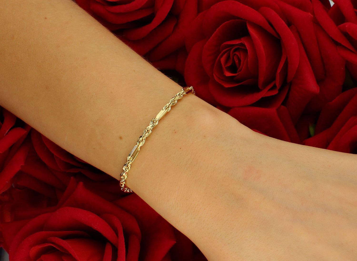 Bransoletka złota singapur pr 585, DIA-BRA-10470-585 Złota bransoletka o splocie singapur to rodzaj bransoletki, który z pewnością zachwyci kobiety eleganckie, wytworne, pełne klasy1.jpg