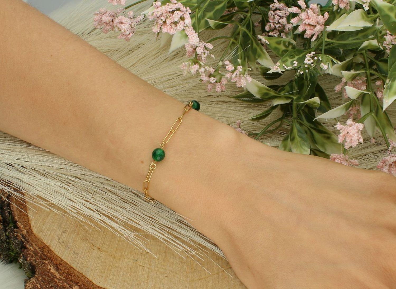 Bransoletka srebrna pozłacana ze splotem spinaczowym i zielonymi kamieniami. Regulowana długość 18+3 cm. Lekka, modna i elegancka. Model DIA-BRA-10595-925.11.jpg