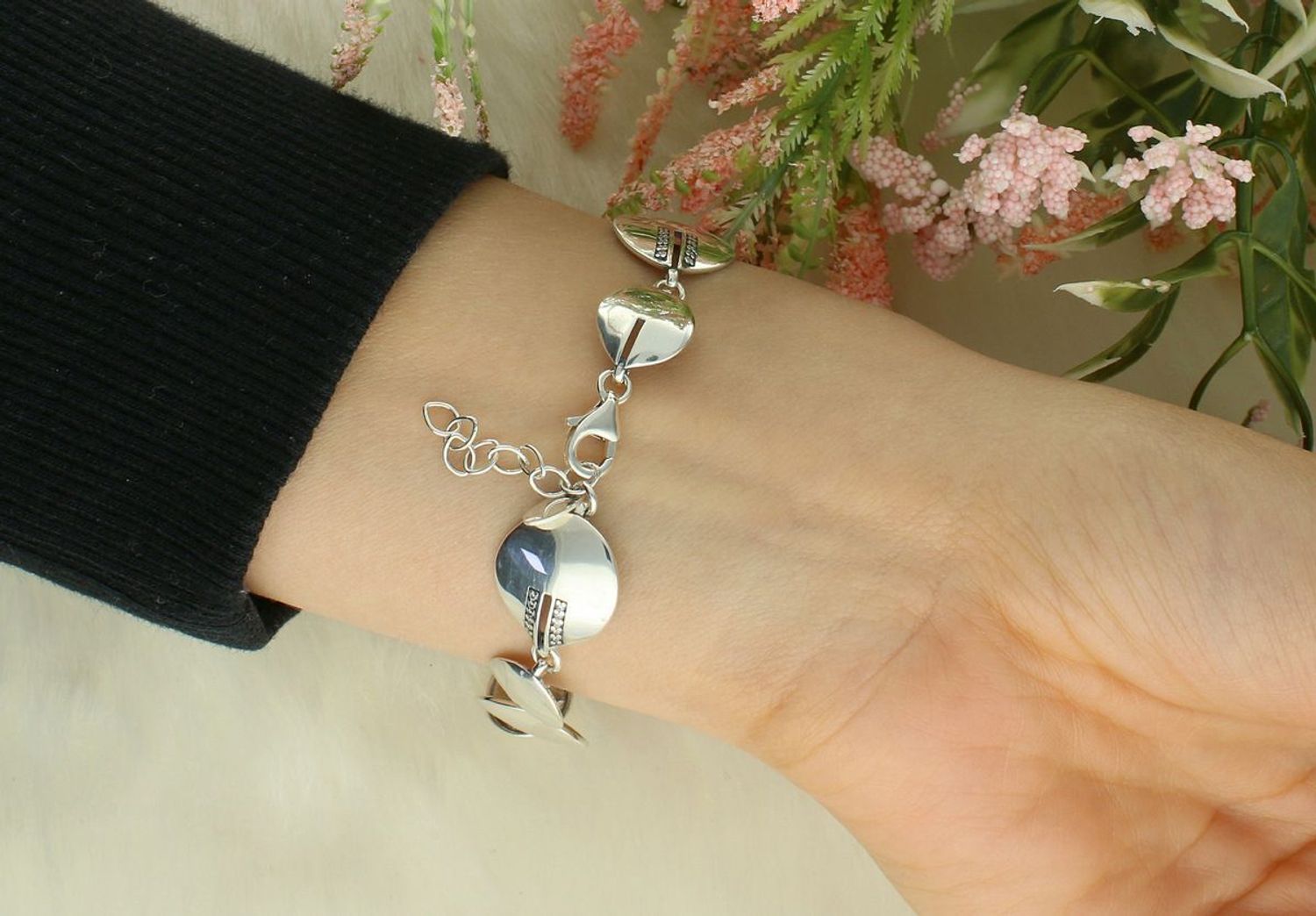 Srebrna bransoletka z gładkich elementów z akcentem z cyrkonii DIA-BRA-10741-925Wyrafinowana i stylowa – ta srebrna bransoletka to idealne połączenie klasycznej formy z subtelnym blaskiem. 1.jpg