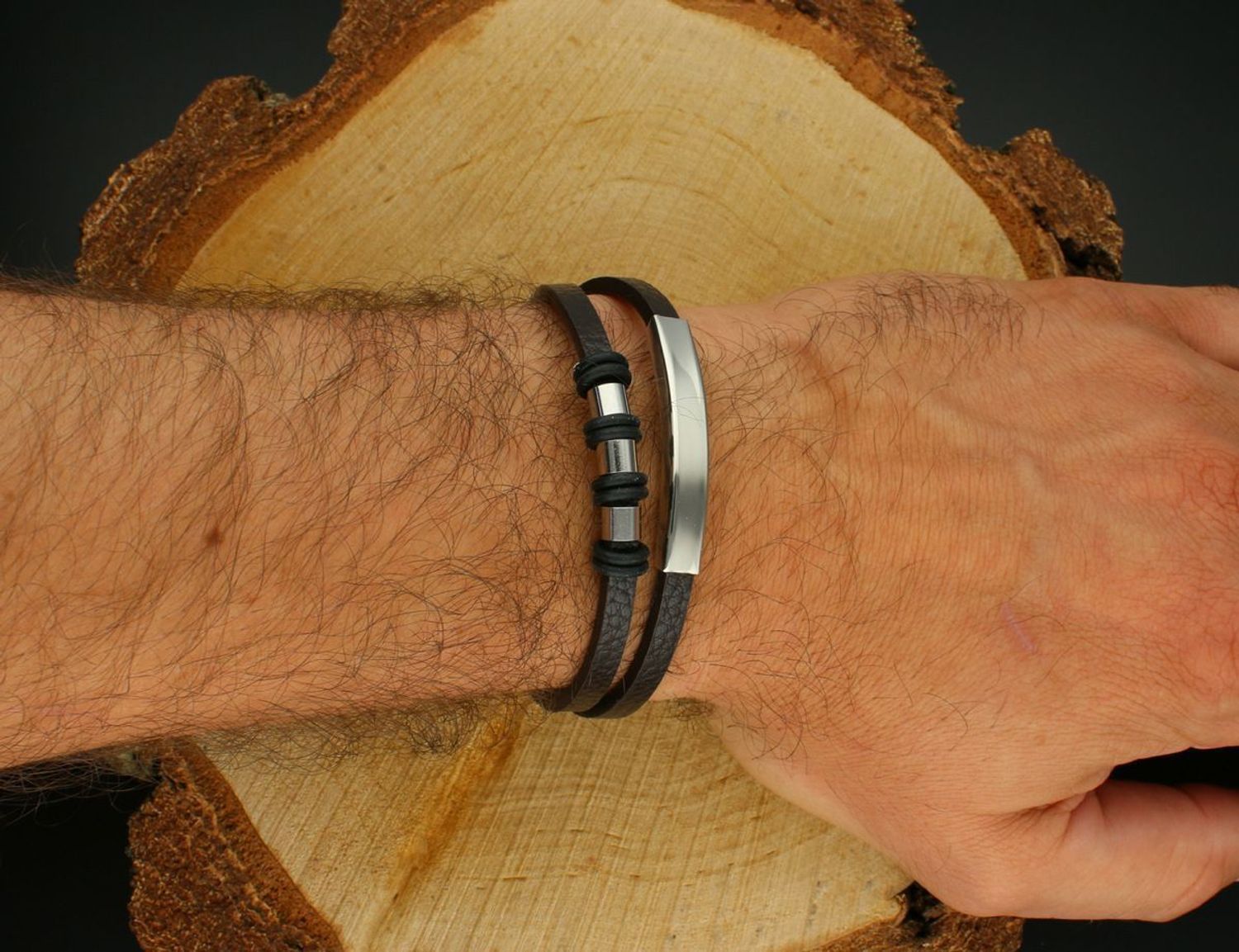 Bransoletka męska skórzana brązowa z blaszką i stalowymi elementami DIA-BRA-10807-STAL 21 cm black.jpg