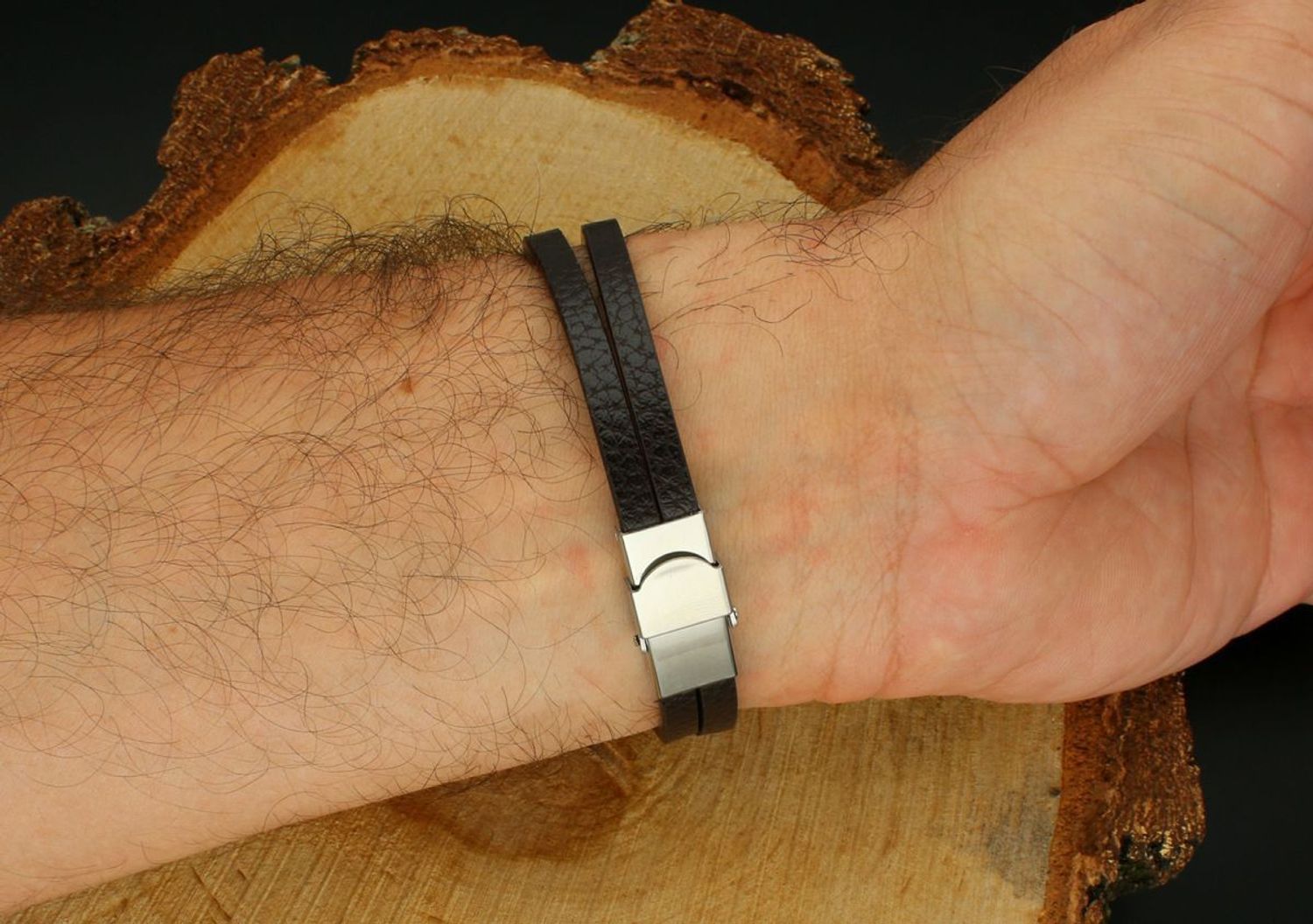 Bransoletka męska skórzana brązowa z blaszką i stalowymi elementami DIA-BRA-10807-STAL 21 cm black.jpg