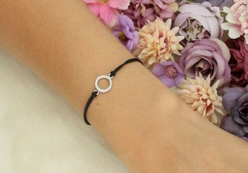 Delikatna bransoletka damska ze srebra 925 z czarnym sznureczkiem i okrągłą zawieszką z cyrkonią (1 cm). Długość 16 cm + 3 cm, 2.jpg
