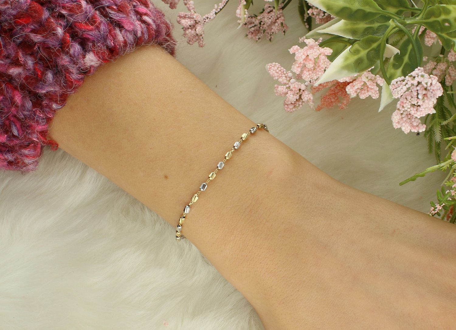 Złota damska bransoletka Fasetowane koraliki z żółtego i białego złota 585 Delikatna, kobieca bransoletka ozdobiona koralikami w żółtym i białym złocie, wykonana z wysokiej próby złota 585. 1.jpg