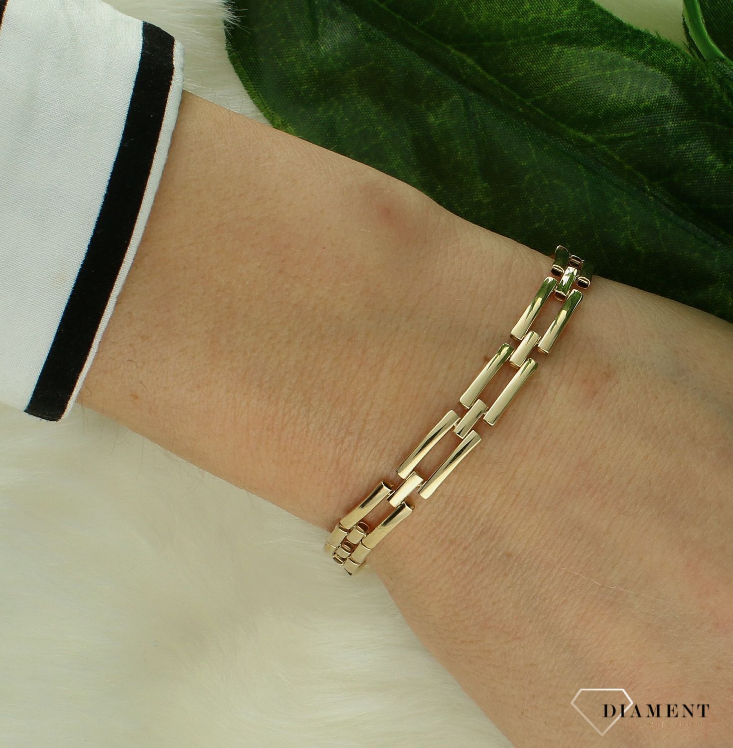 Złota damska bransoletka 585 gładkie podłużne ogniwka DIA-BRA-11286-585.  Złota bransoletka damska. Złota bransoletka o gładkiej powierzchni. Bransoletka damska złota dla kobiety. Złota bransoletka na prezent (2).jpg