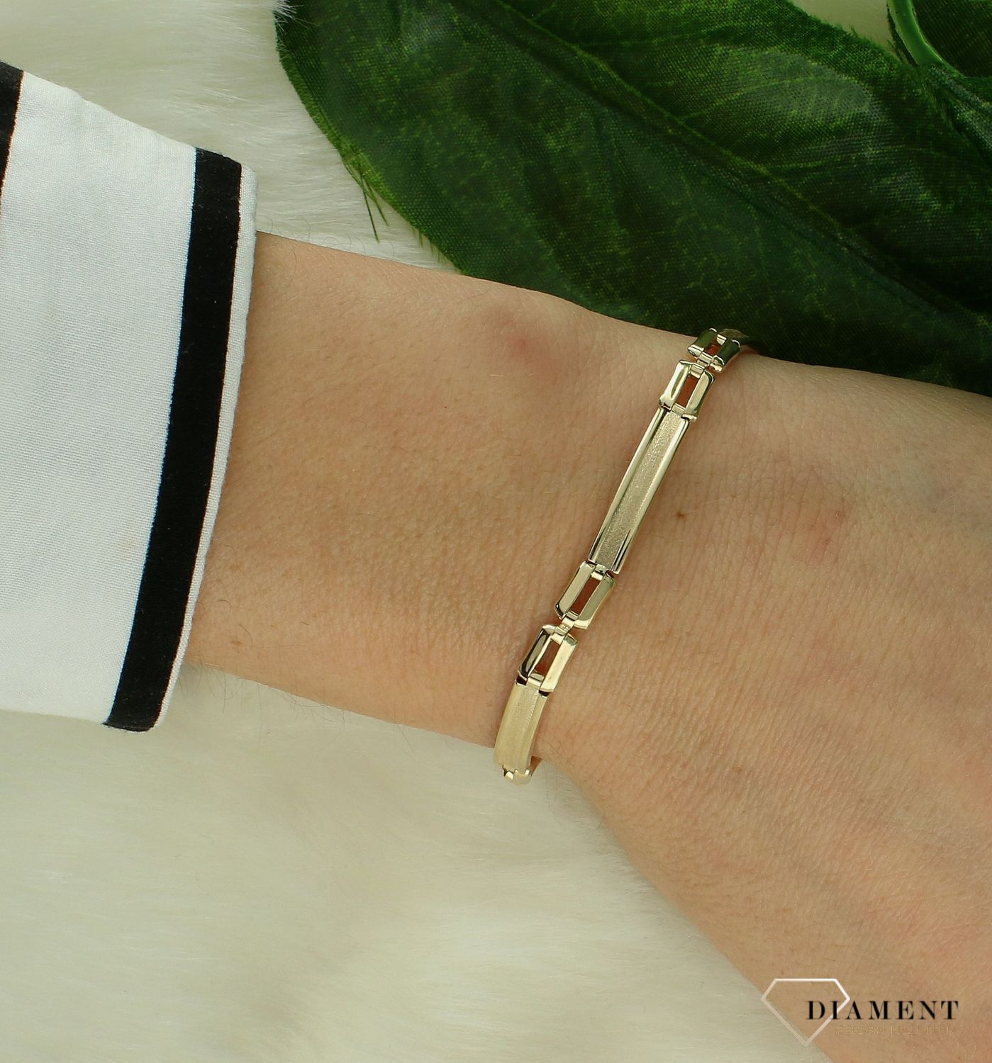 Złota damska bransoletka 585 elegancka z matowym wykończeniem DIA-BRA-11289-585. Złota bransoletka damska. Złota bransoletka elegancka. Bransoletka damska złota dla kobiety. Złota bransoletka na prezent (2).jpg