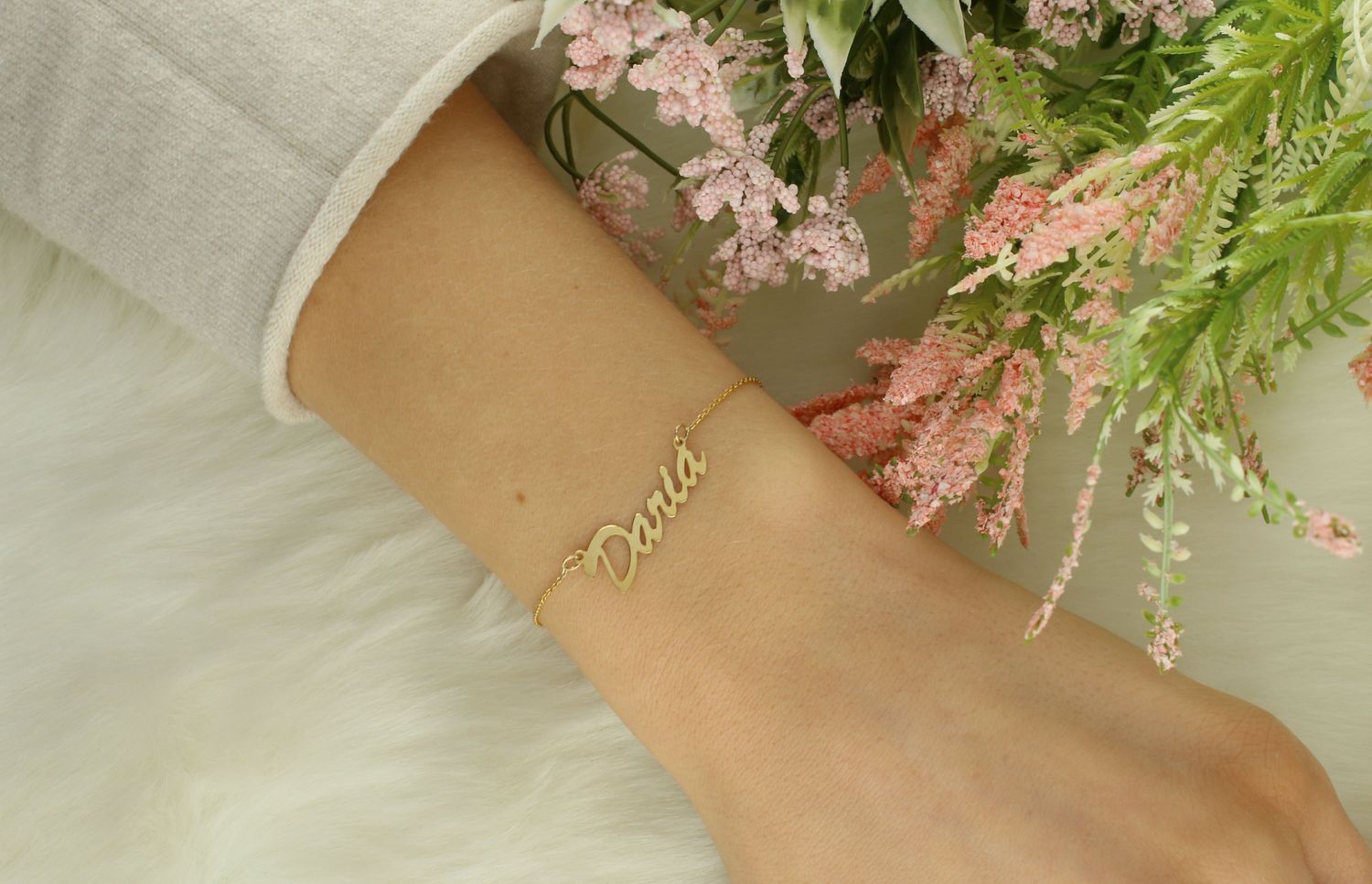 Złota bransoleta damska z imieniem Daria. Długość bransoletki wynosi 18 cm. Waga około 0,94 grama.jpg