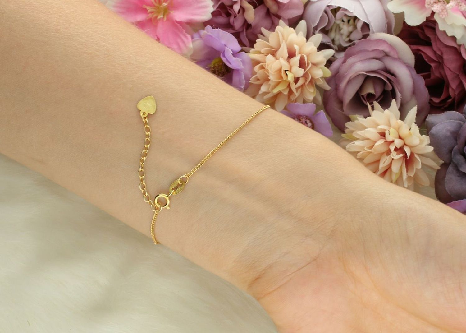 Srebrna bransoletka pozłacana próby 925 z okrągłą blaszką – celebrytka idealna na prezent. Model DIA-BRA-11465-925, długość 17 + 3 cm, zapięcie na karabińczyk. Minimalistyczna i elegancka.1.jpg