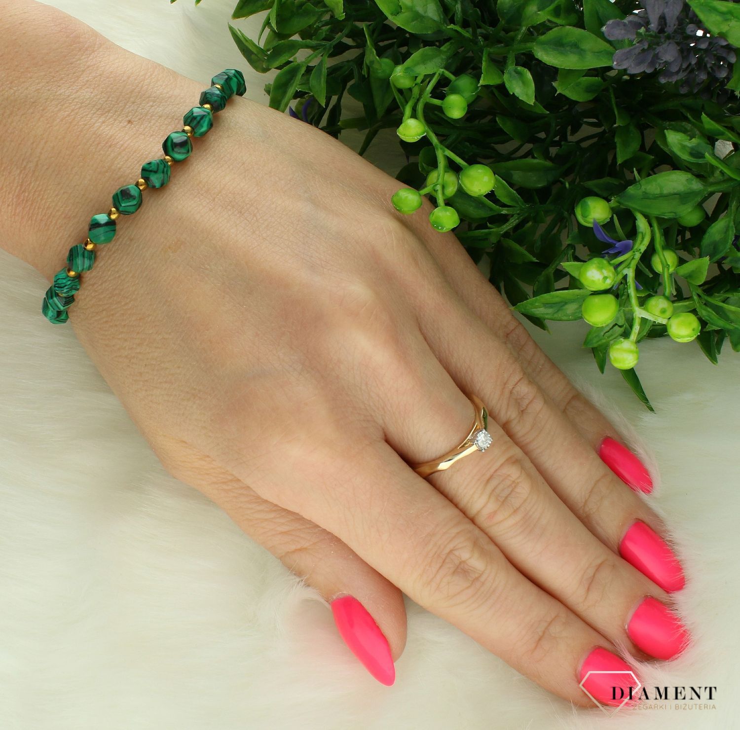 Bransoletka damska na gumce malachit fasetowany 6mm DIA-BRA-11503-INNE. Bransoletka na gumce z kamieniami. Bransoletka damska z kamieniami naturalnymi. Bransoletka z malachitem. Bransoletka z kamieniami na prezent.1234.jpg