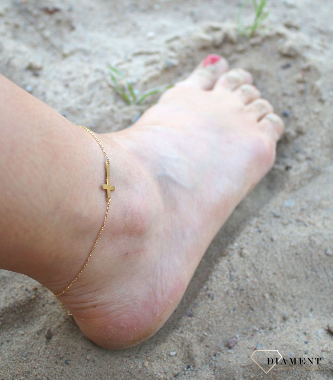 Srebrna bransoletka na nogę z krzyżykiem pozłacanavf.jpg