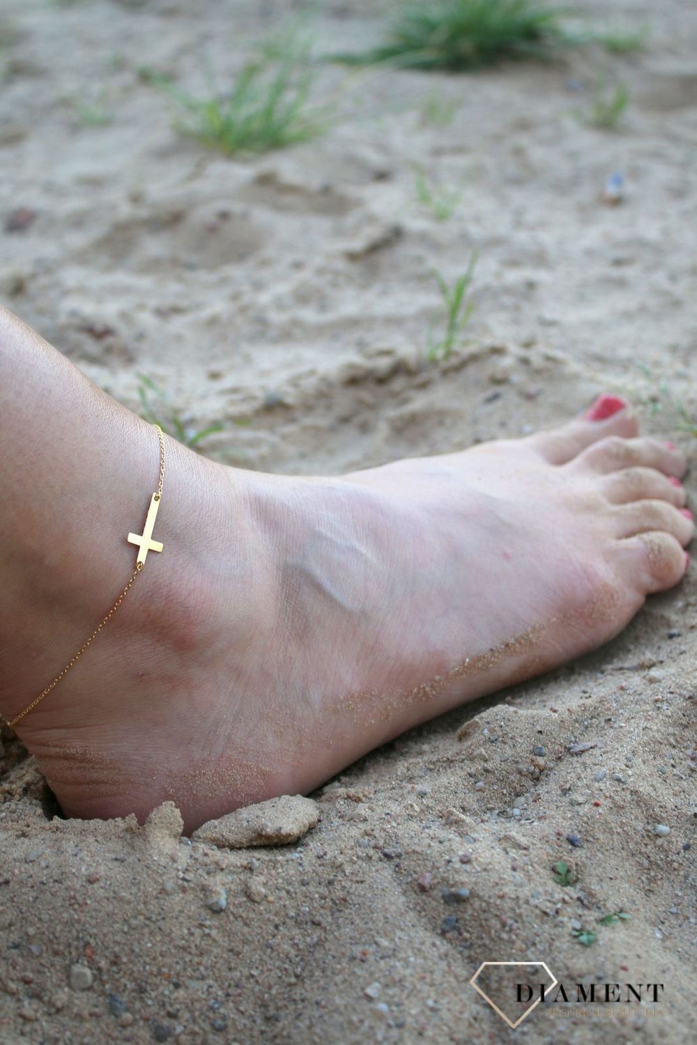 Srebrna bransoletka na nogę z krzyżykiem pozłacanavf.jpg