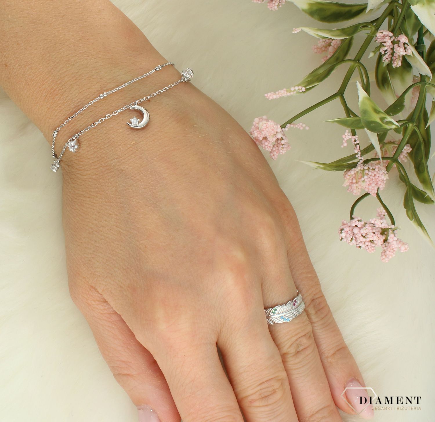 Srebrna bransoletka damska 925 celebrytka z wiszącymi gwiazdkami i księżycem DIA-BRA-11632-925. Srebrna bransoletka damska. Bransoletka srebrna z cyrkoniami. Bransoletka srebrna damska celebrytka. Srebrna bransoletka na prezent dla k (4).jpg