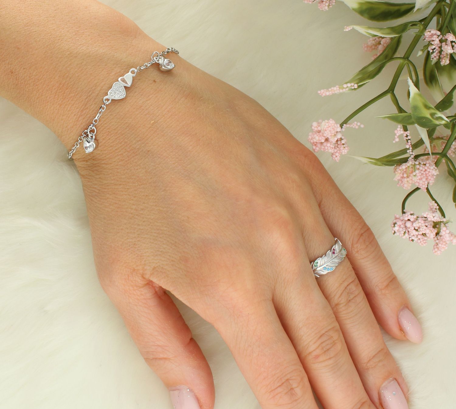 Srebrna bransoletka damska 925 celebrytka z sercami DIA-BRA-11635-925. Srebrna bransoletka damska. Bransoletka srebrna z cyrkoniami. Bransoletka srebrna damska celebrytka. Srebrna bransoletka na prezent dla kobiety (2).jpg