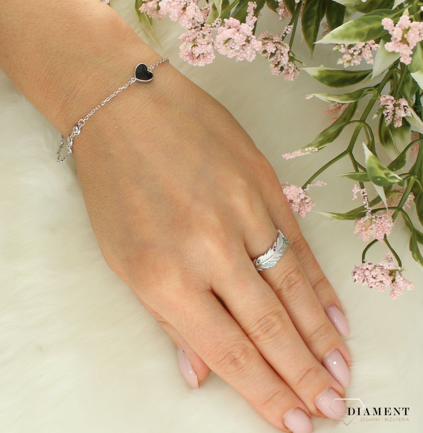 Srebrna bransoletka damska 925 celebrytka z czarnym sercem DIA-BRA-11644-925. Srebrna bransoletka damska. Bransoletka srebrna z cyrkoniami. Bransoletka srebrna damska celebrytka. Srebrna bransoletka na prezent dla kobiety (1).jpg