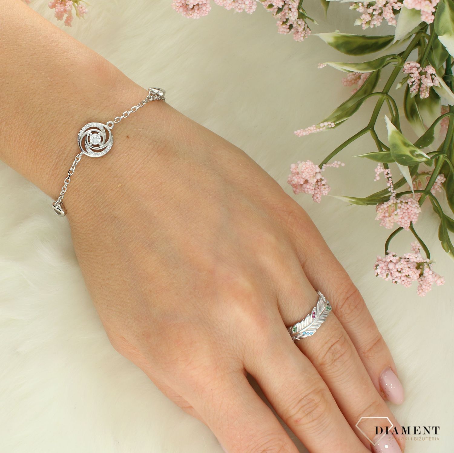 Srebrna bransoletka damska 925 celebrytka ślimaczek z sercami DIA-BRA-11646-925. Srebrna bransoletka damska. Bransoletka srebrna z cyrkoniami. Bransoletka srebrna damska celebrytka. Srebrna bransoletka na prezent dla kobiety (1).jpg