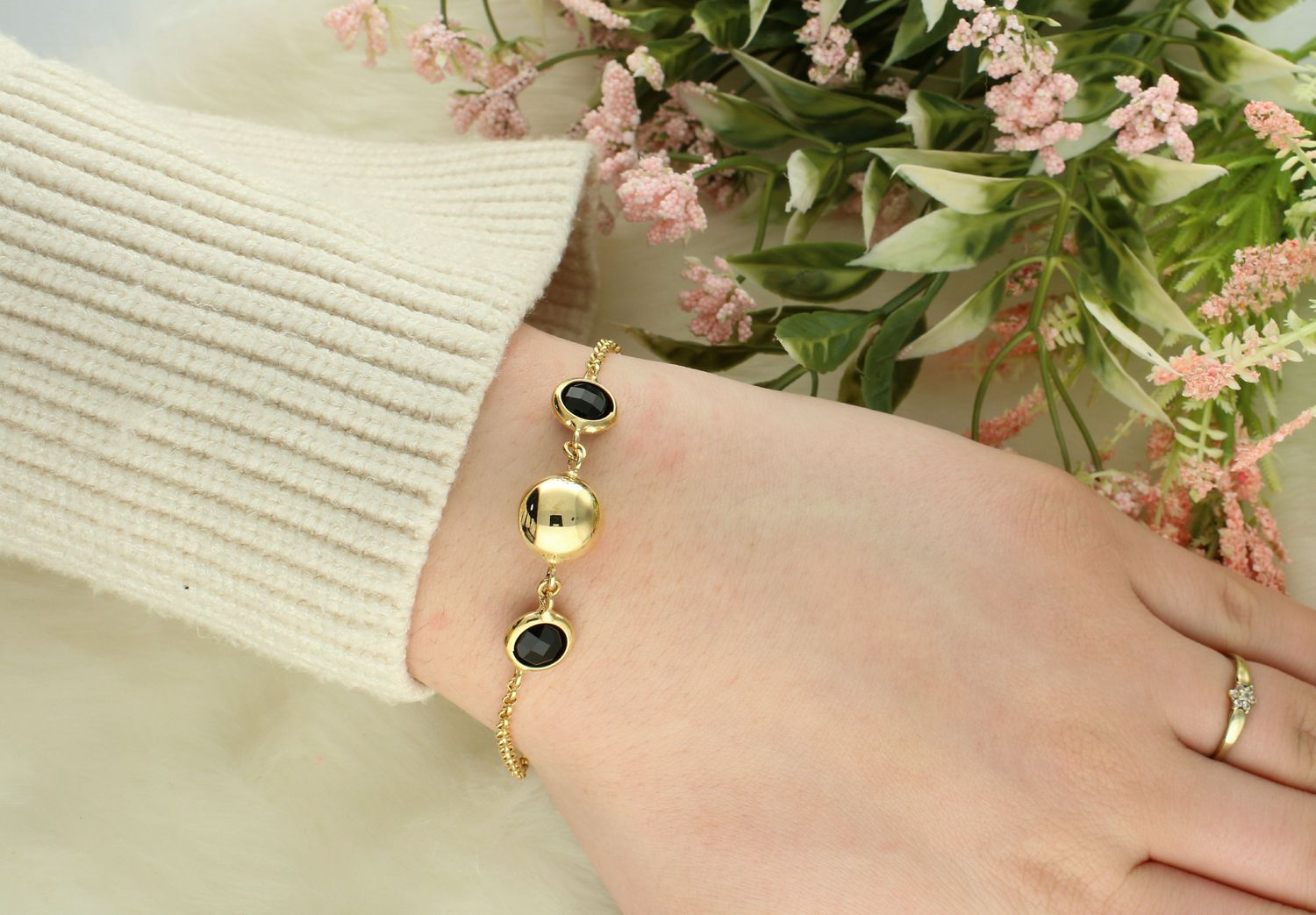 Srebrna bransoletka damska pokryta złotem kule z czarną cyrkonią DIA-BRA-11696-925. Oryginalna srebrna bransoletka pozłacana. Włoska bransoletka Sublime. Bransoletka damska na prezent. Bransoletka pozłacana z czarnymi oczkami.1.jpg