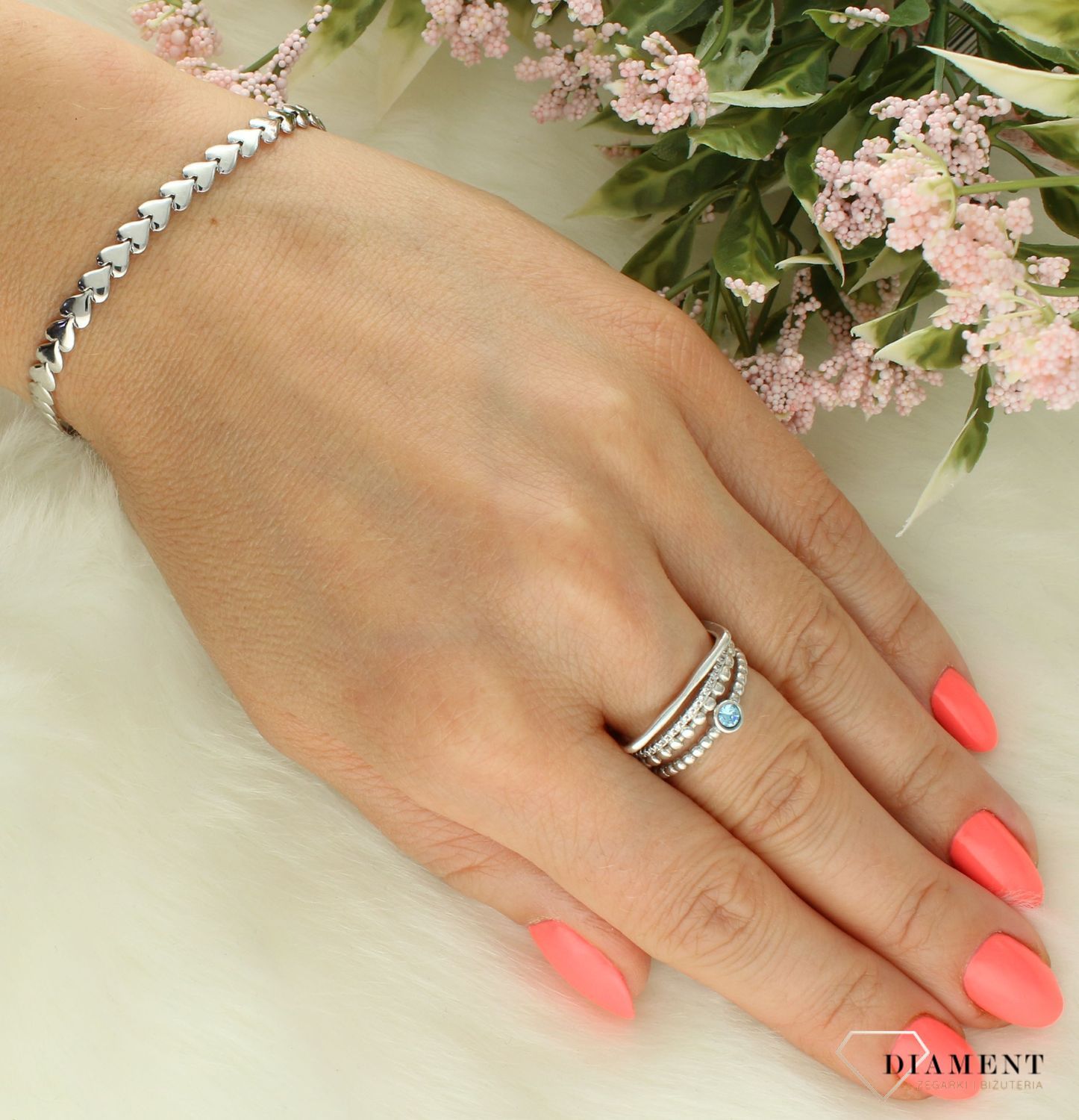 Srebrna bransoletka damska 925 wzór w gładkie serca DIA-BRA-11722-925 (2).jpg