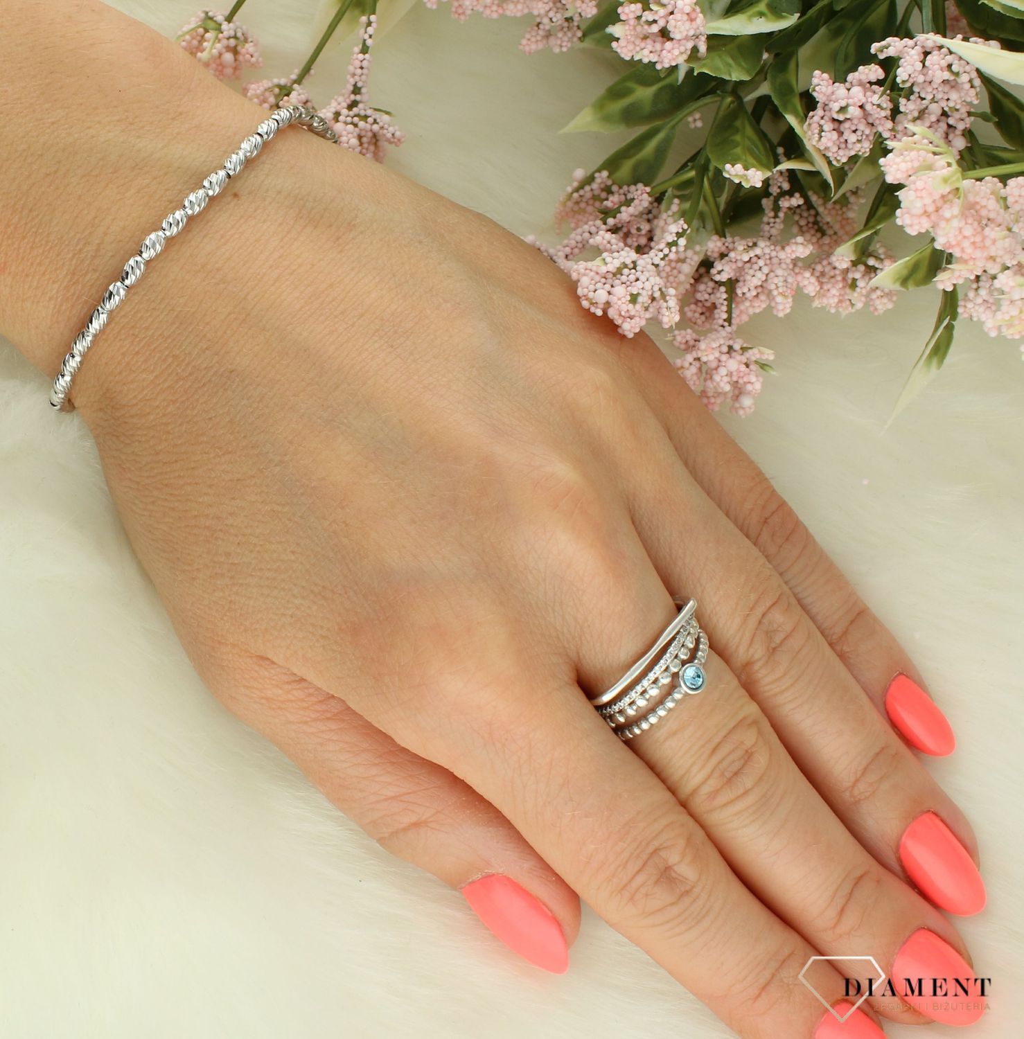 Srebrna bransoletka damska 925 grawerowane kuleczki DIA-BRA-11724-925 (2).jpg