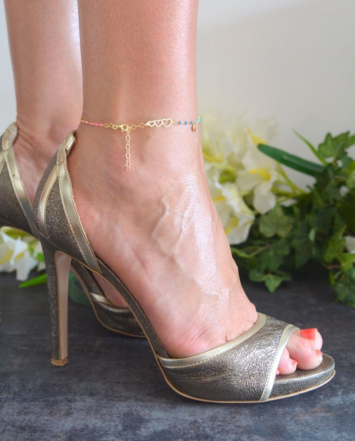 Srebrna bransoletka damska 925 na nogę pozłacana z serduszkami i kolorowymi koralikami DIA-BRA-11735.jpg