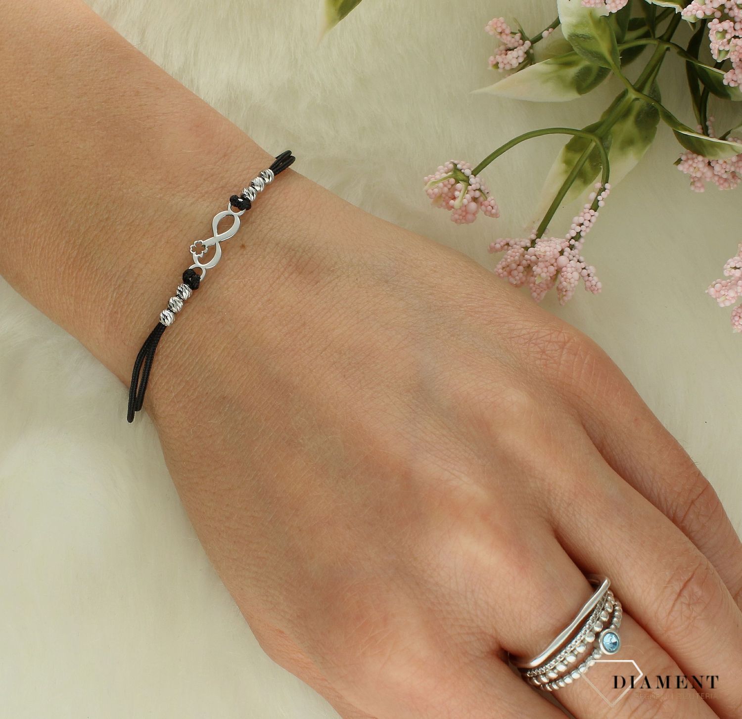 Srebrna bransoletka na czarnym sznurku ze znakiem nieskończoności DIA-BRA-11769-925 (2).jpg