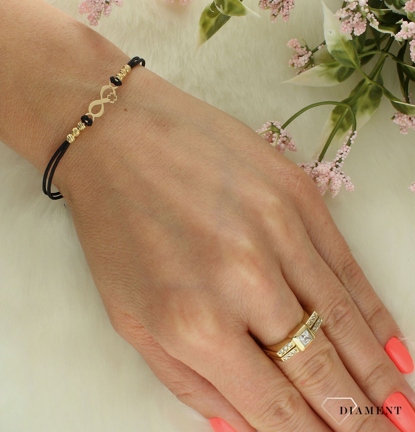 Srebrna bransoletka na czarnym sznurku z pozłacanym znakiem nieskończoności DIA-BRA-11769Z-925 (2).jpg