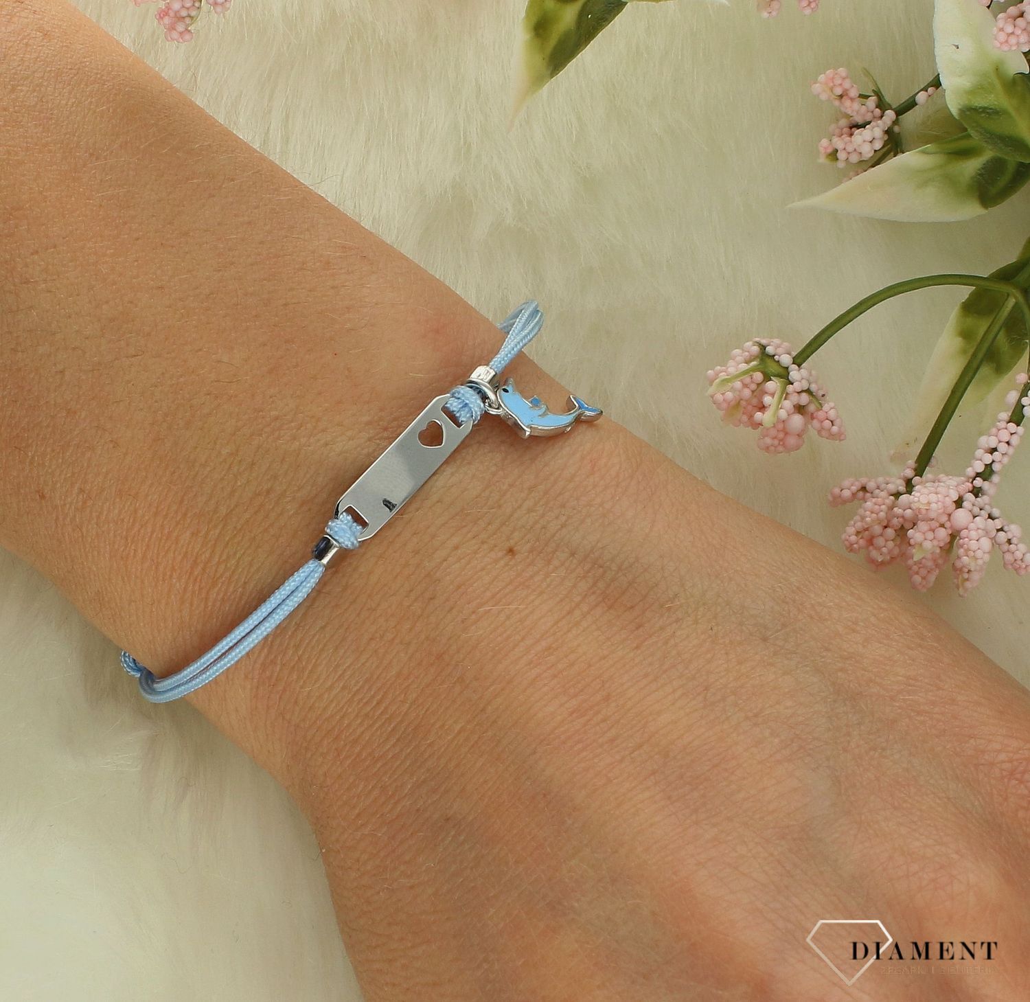 Srebrna bransoletka na niebieskim sznurku dla dziewczynki z delfinkiem DIA-BRA-11871-925 (2).jpg