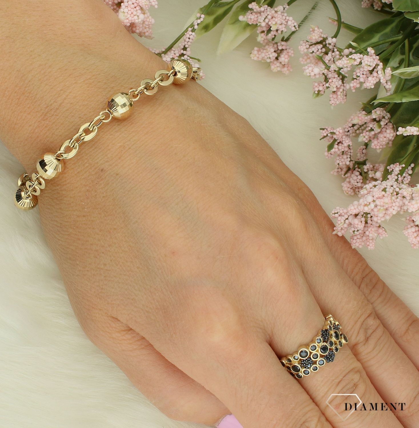 Złota bransoletka damska 585 z grawerowanymi kulkami DIA-BRA-11953-585. Złota bransoletka damska. Złota bransoletka próby 585. Bransoletka damska ze złota. Bransoletka złota na prezent (2).jpg