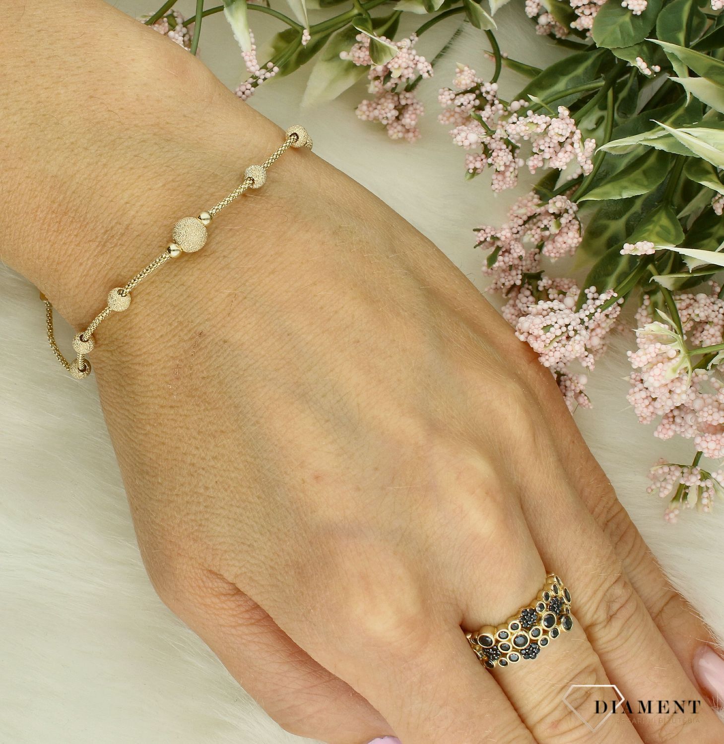 Złota bransoletka damska 585 kuleczki grawerowane DIA-BRA-11992-585. Złota bransoletka damska. Złota bransoletka próby 585. Bransoletka damska ze złota. Bransoletka złota na prezent (2).jpg