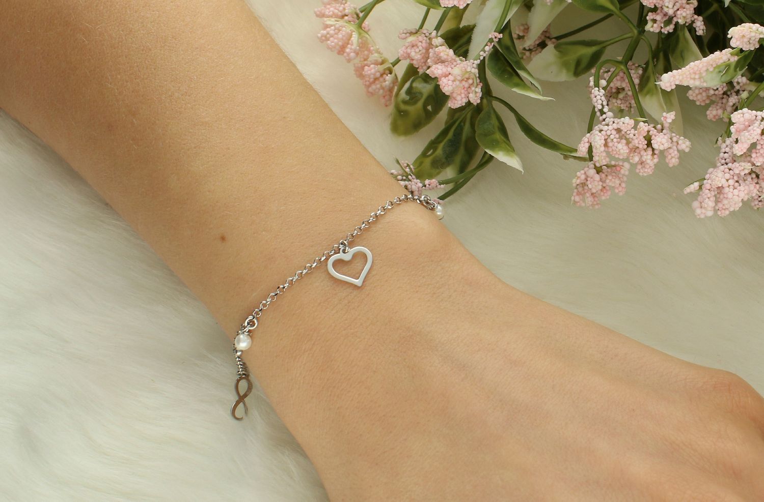 Srebrna bransoletka damska celebrytka 925 z zawieszkami i perełką.jpg