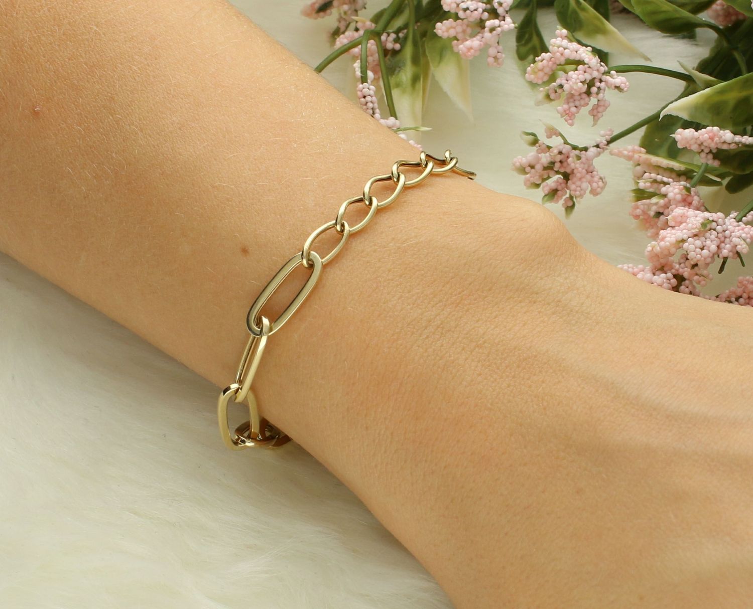 Bransoletka złota owalne ogniwa próba 585, DIA-BRA-12109-585 Złota bransoletka wykonana z 14 karatowego żółtego złota. Bransoletka to idealny pomysł na prezent. Złota biżuteria o oryginalnej formie.jpg