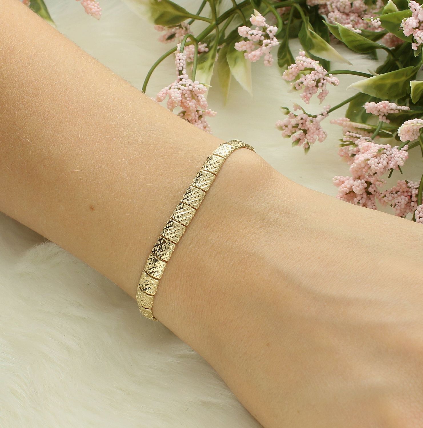 Bransoletka złota kwadratowe ażurowe ogniwa próba 585, DIA-BRA-12112-585 Złota bransoletka wykonana z 14 karatowego żółtego złota. Bransoletka to idealny pomysł na prezent..jpg