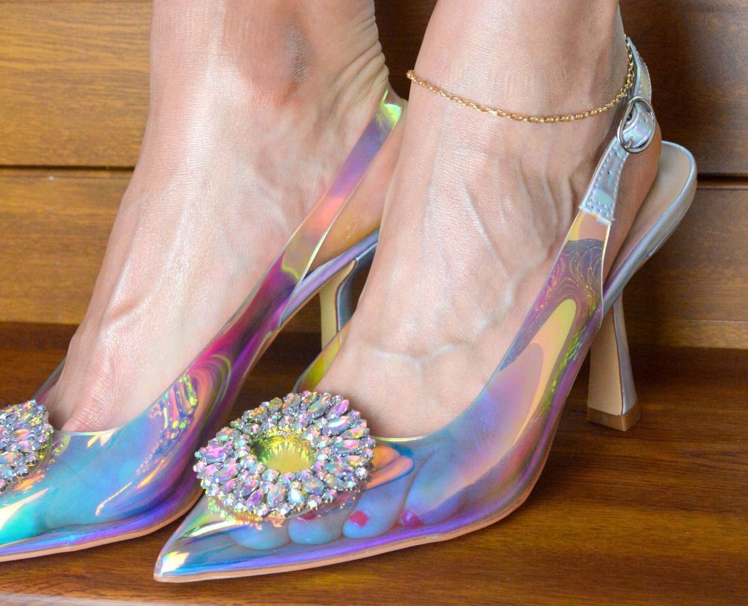 Bransoletka złota noga próba 585, DIA-BRA-12113-585 Bransoletki na nogę to ozdoby na kostkę, szczególnie lubiane przez kobiety podczas wakacji.  Prezentowana bransoletka złota  z pewnością wyróżnia się wśród innych..jpg