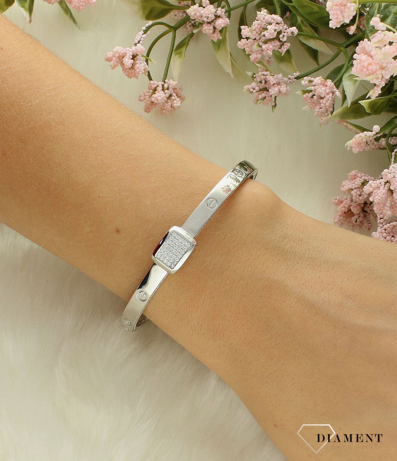 Srebrna sztywna bransoletka damska z cyrkoniami ala Cartier DIA-BRA-12229-925. Srebrna bransoletka damska. Bransoletka srebrna z cyrkoniami. Srebrna bransoletka Cartier. Bransoletka bogato zdobiona sztywna na prezent..jpg