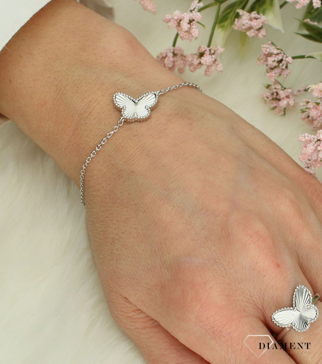 Srebrna bransoletka damska 925 celebrytka z motylkiem DIA-BRA-12250-925. Srebrna bransoletka damska. Bransoletka srebrna celebrytka. Bransoletka srebrna damska z motylkiem. Bransoletka srebrna na prezent..jpg
