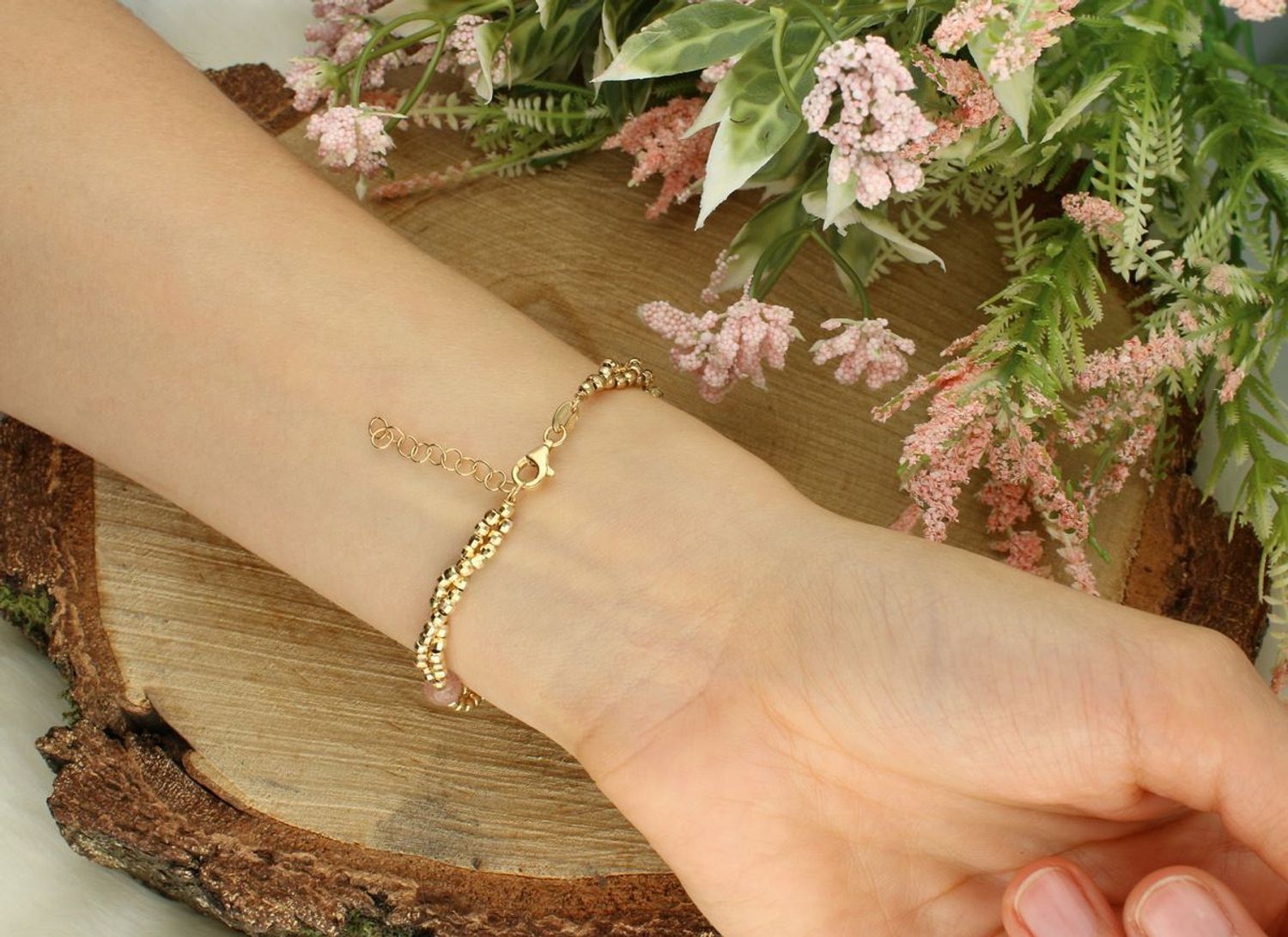 Pozłacana srebrna bransoletka damska z podwójnym łańcuszkiem i łososiowymi kuleczkami – srebro 925, regulacja.jpg