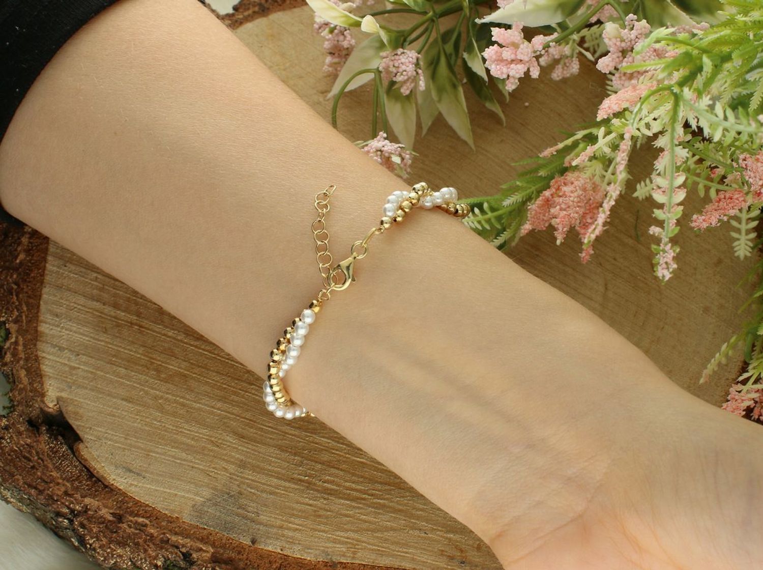 Pozłacana srebrna bransoletka damska z perełkami i złotymi kuleczkami – podwójny łańcuszek, srebro 925.jpg