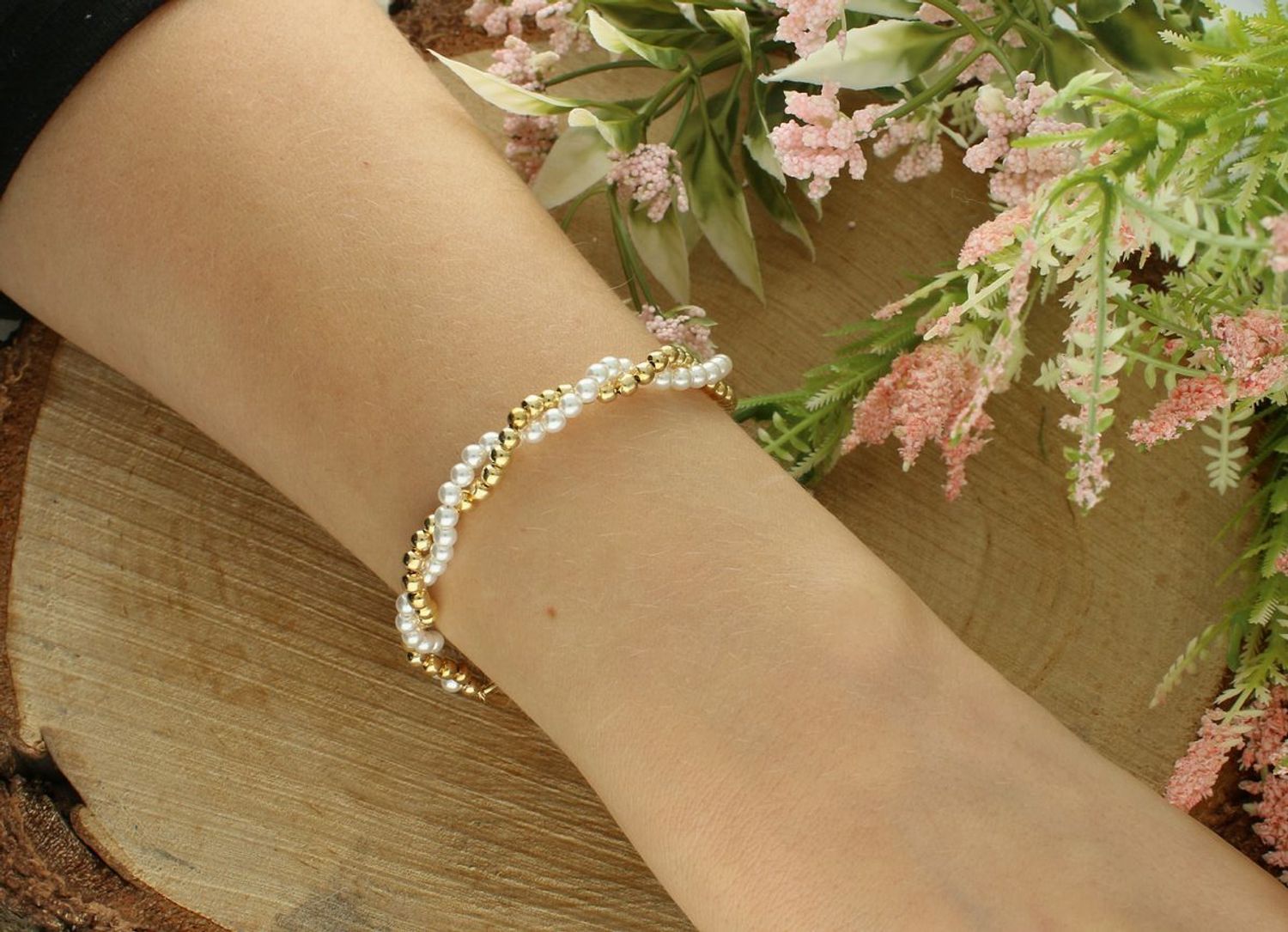 Pozłacana srebrna bransoletka damska z perełkami i złotymi kuleczkami – podwójny łańcuszek, srebro 925.jpg